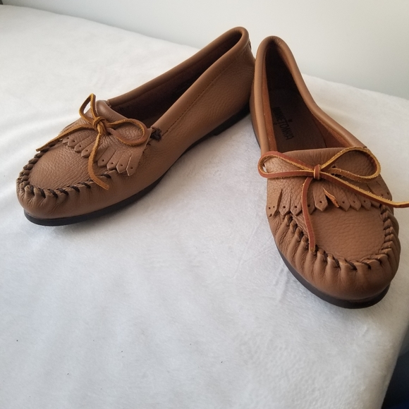 Minnetonka Deerskin kilty women's mocha moccasins size 10 - Picture 3 of 8